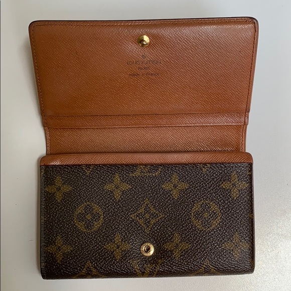 Louis Vuitton Bi-Fold Wallet - Picture 5 of 14